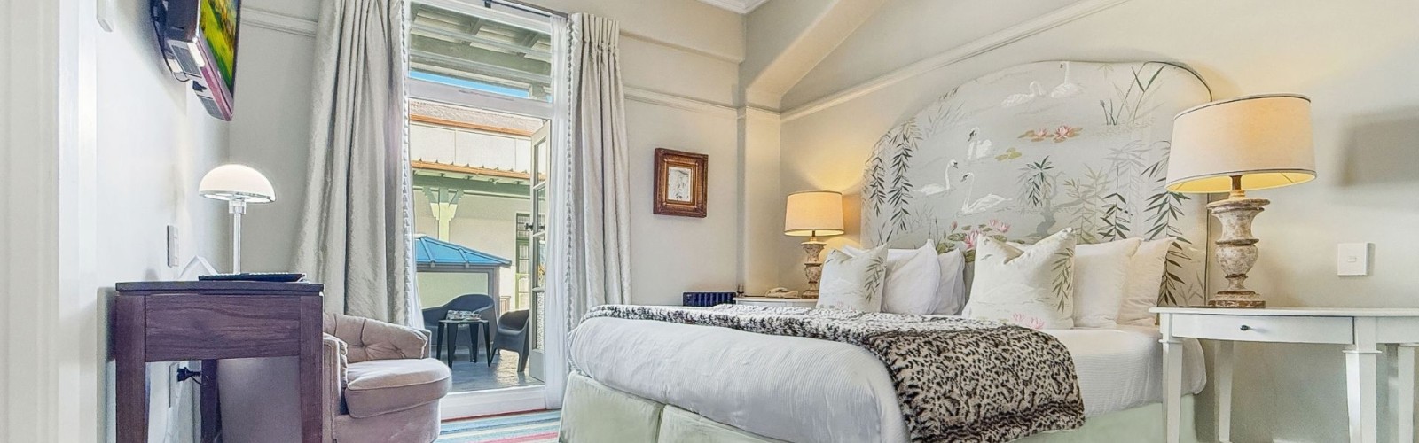 Luxuriously styled Anna Pavlova Suite. She stayed in 1926..