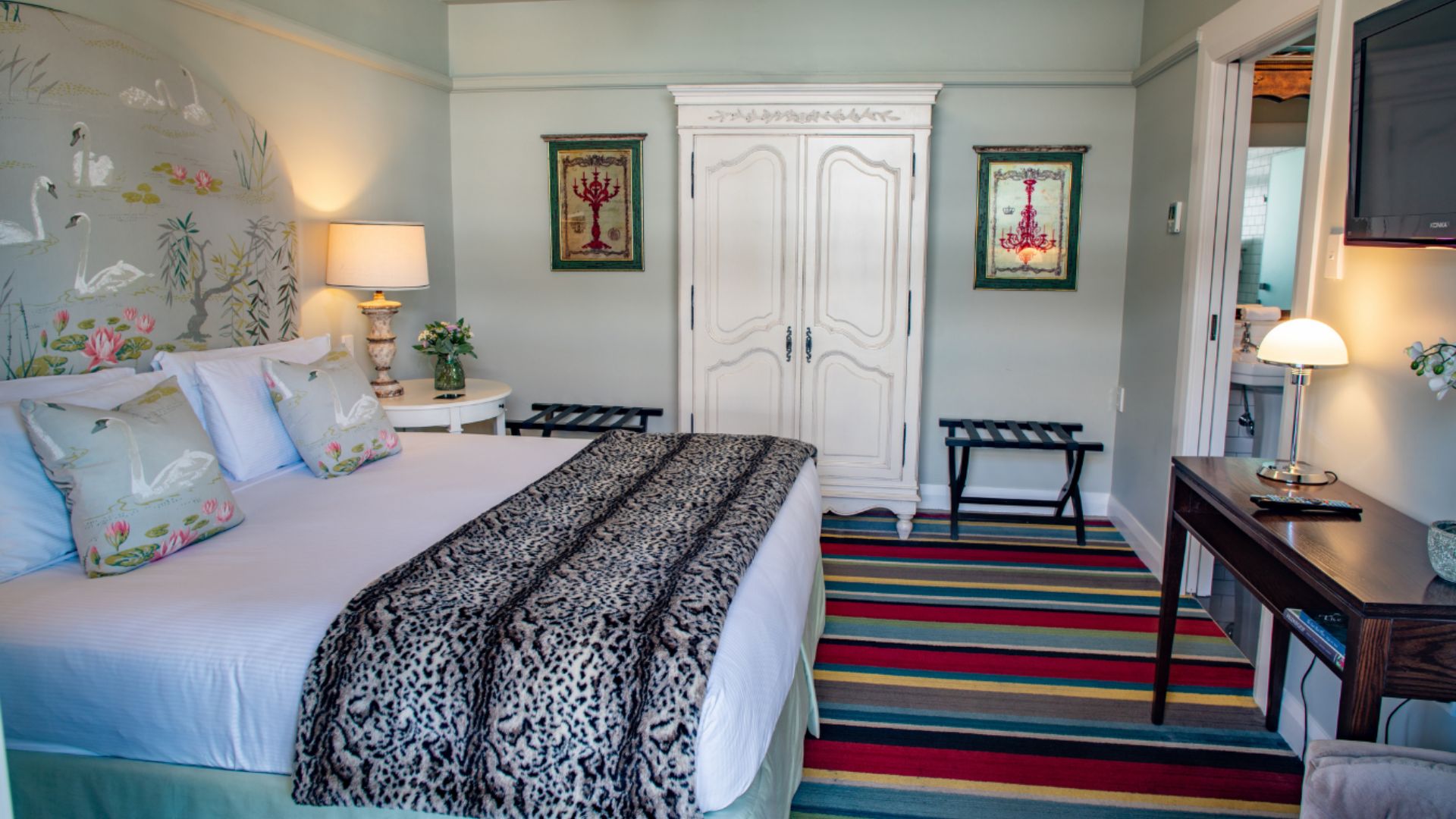 Luxuriously styled Anna Pavlova Suite. She stayed in 1926.. 