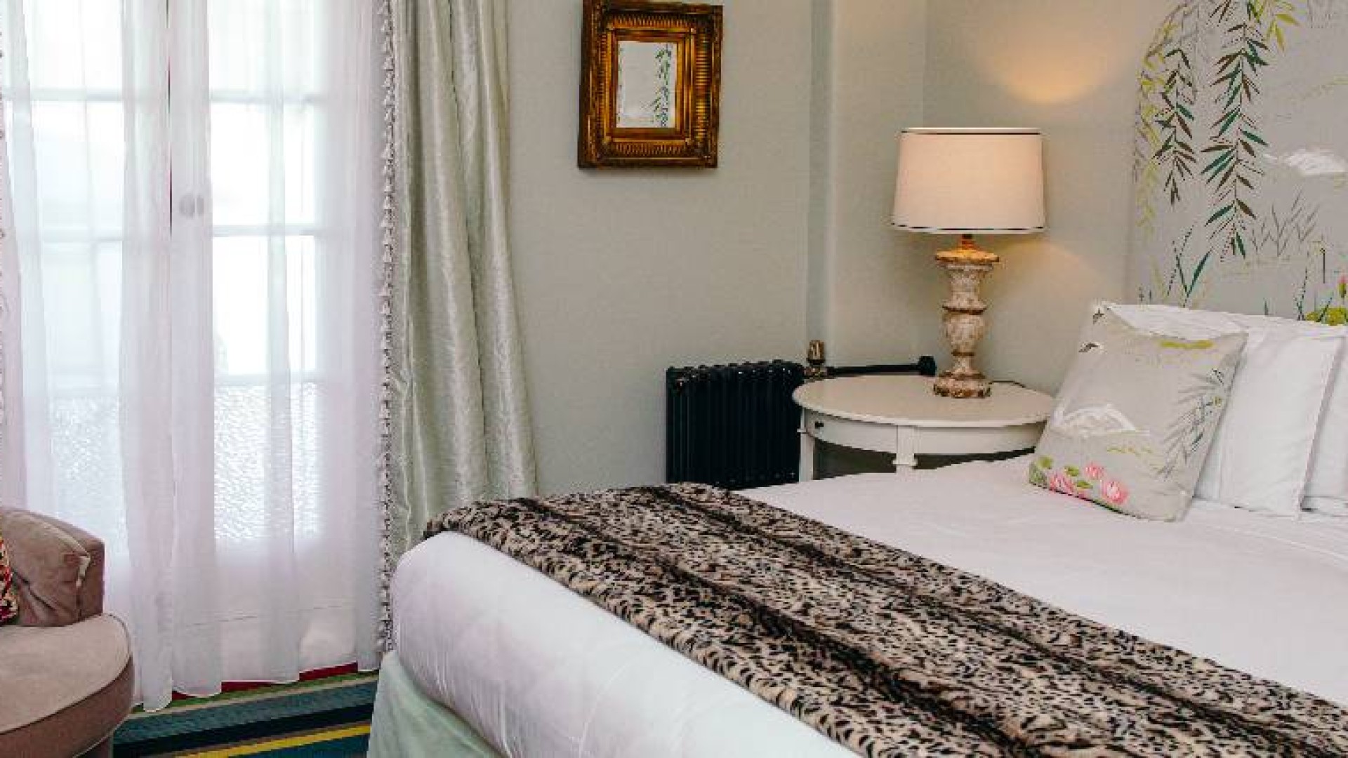Luxuriously styled Anna Pavlova Suite. She stayed in 1926.. 