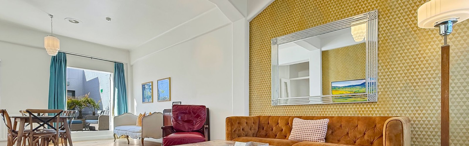 Art Deco Apartment - Luxurious Ambience and Style. 