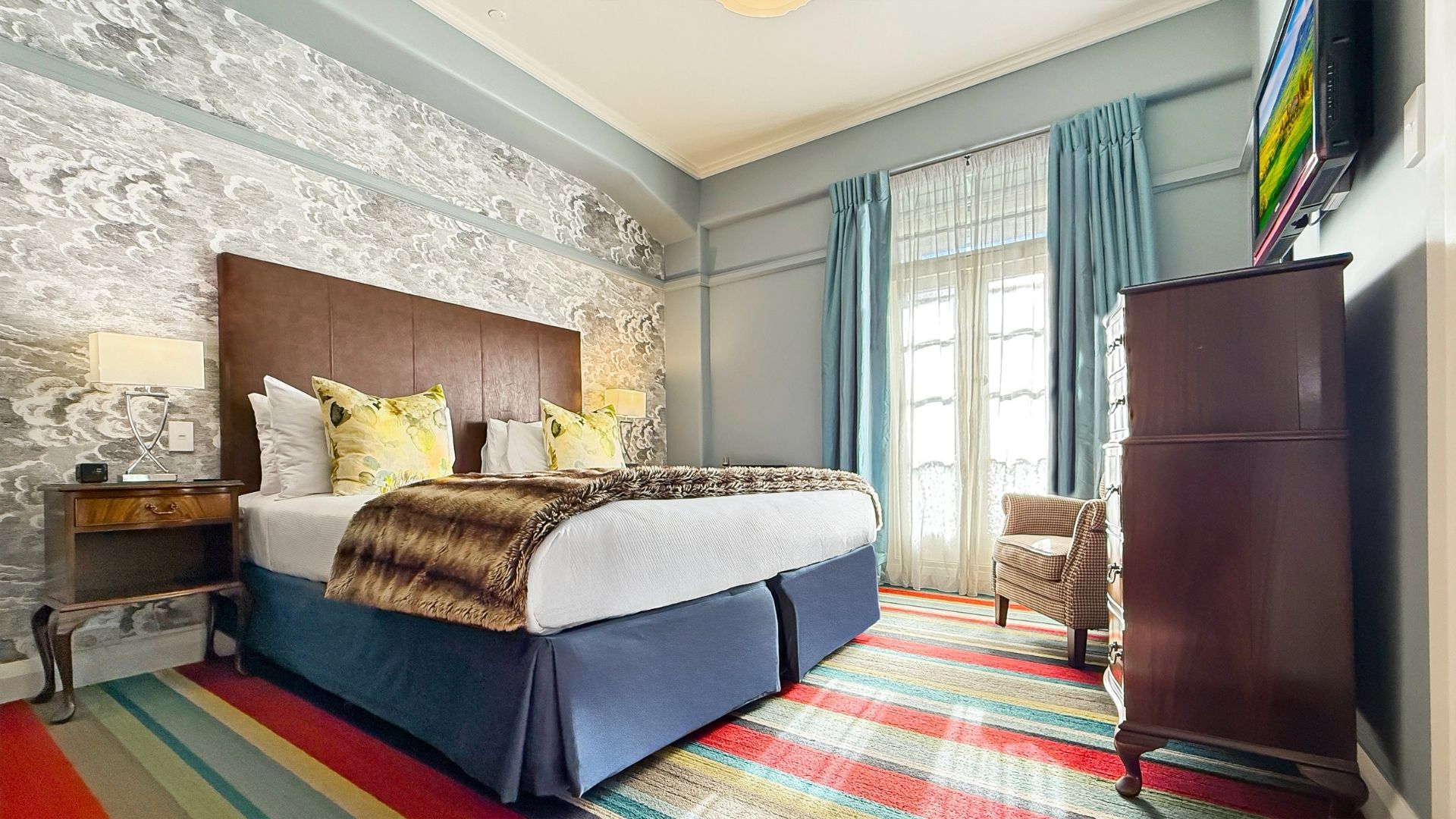 Jean Batten Suite the beautiful and fearless aviatrix. She stayed in1937.. 