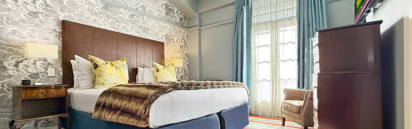 Jean Batten Suite the beautiful and fearless aviatrix. She stayed in1937.. 