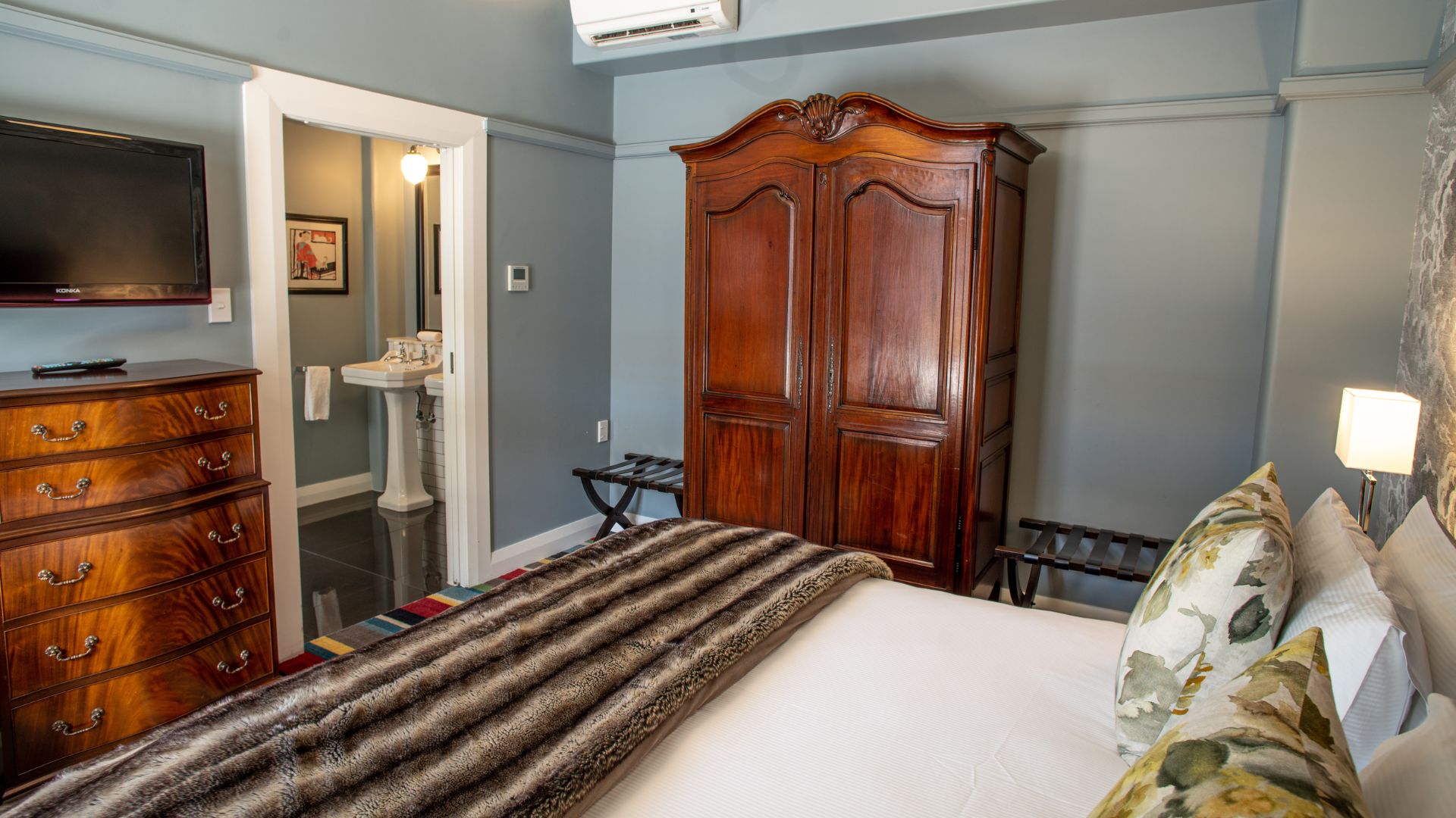 Jean Batten Suite the beautiful and fearless aviatrix. She stayed in1937.. 