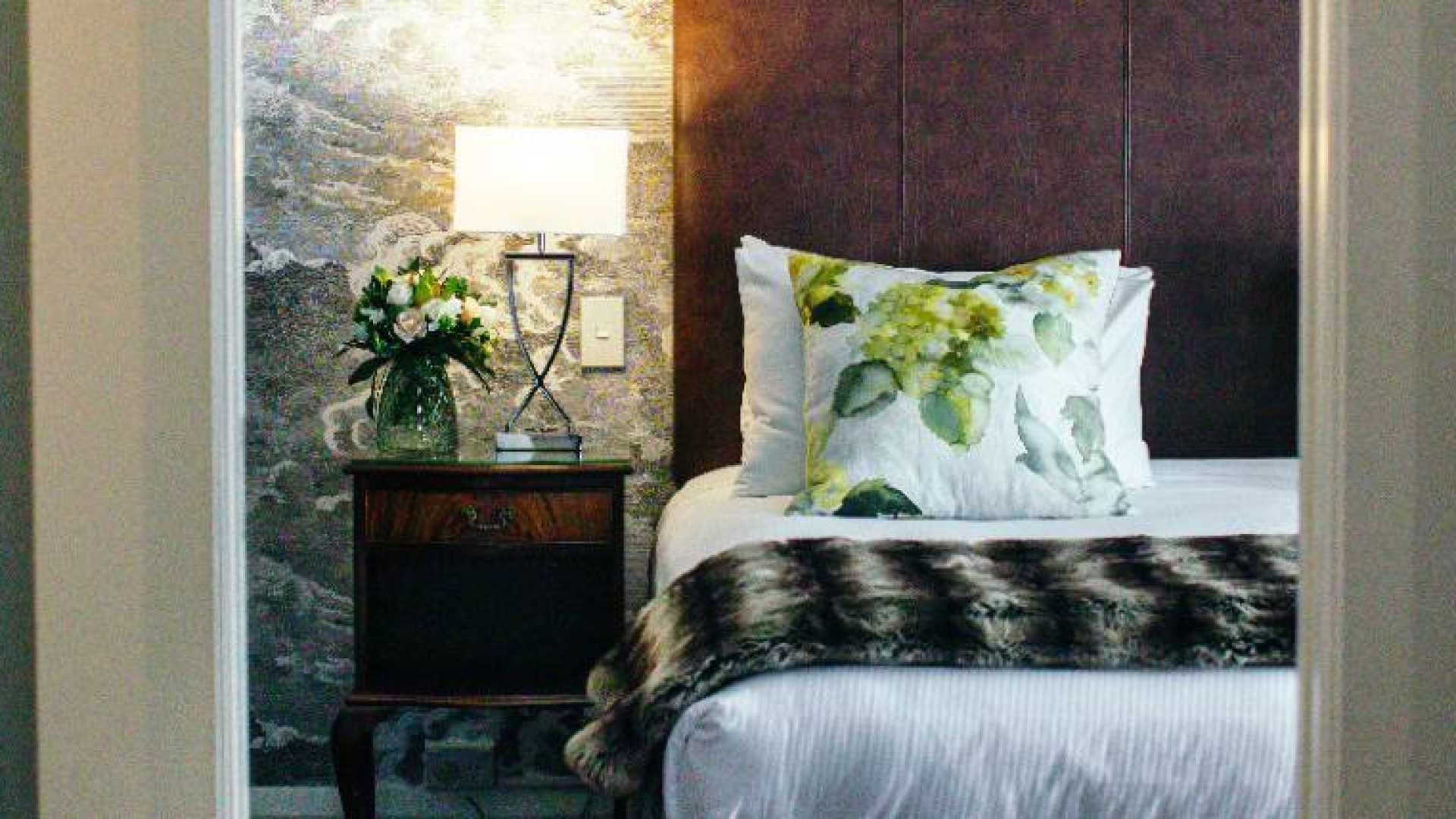 Jean Batten Suite the beautiful and fearless aviatrix. She stayed in1937.. 
