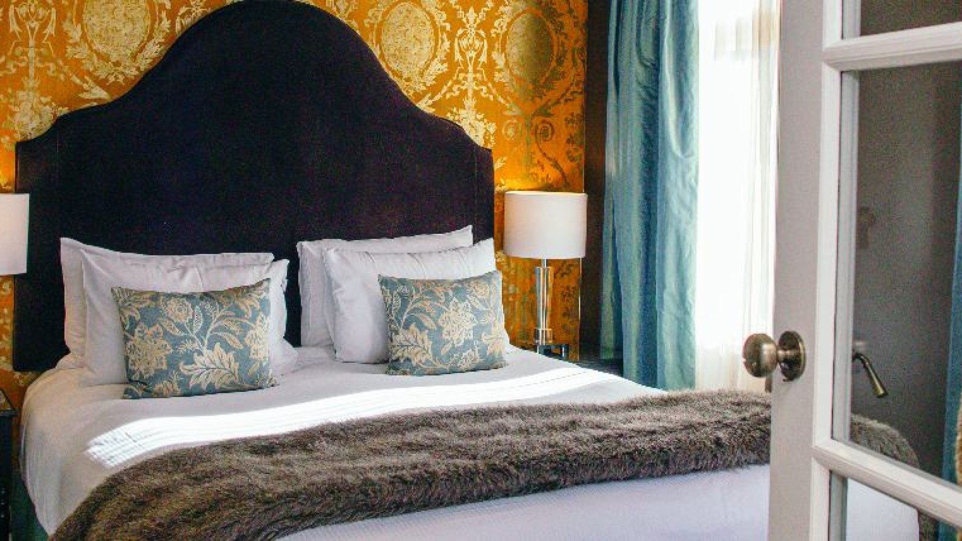 ROYAL SUITE - FIT FOR THE QUEEN. 